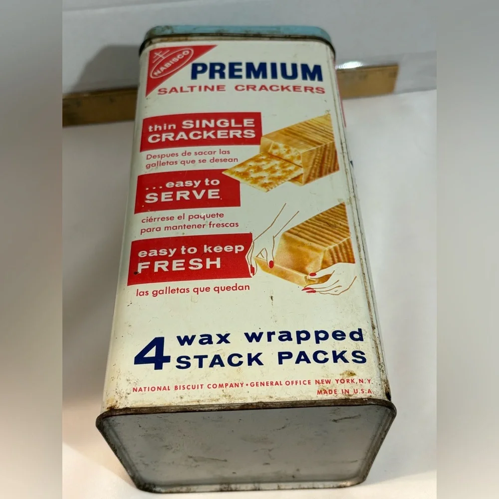 vintage Nabisco Premium‎ Saltine Crackers metal tin